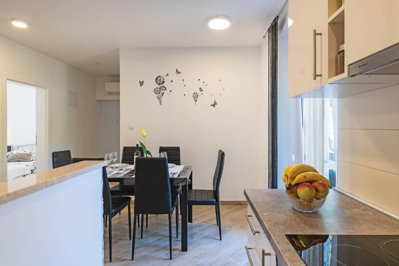Apartment Petra Pula Exterior photo
